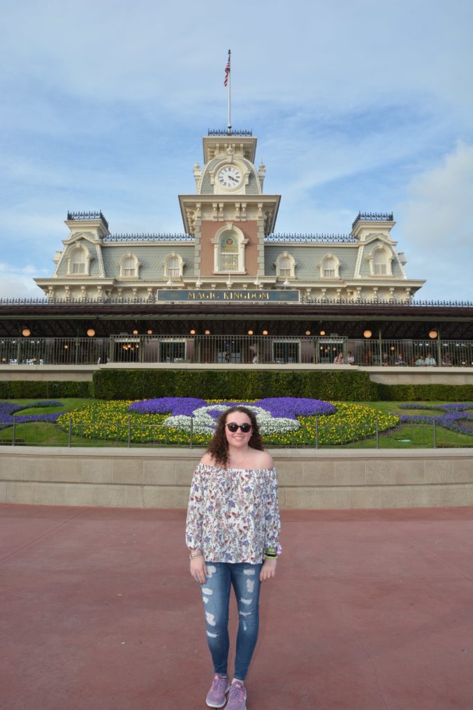 Best photospots in Disney World ; Magic Kingdom Train Station